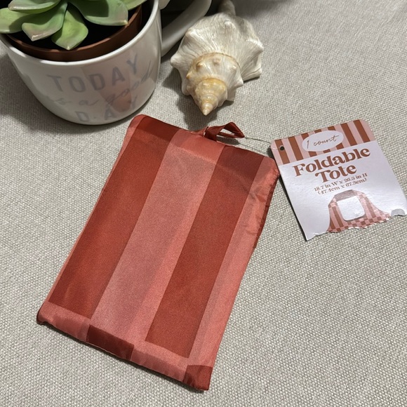 Free With $25 Purchase-NWT Foldable Tote Bag - Picture 2 of 6